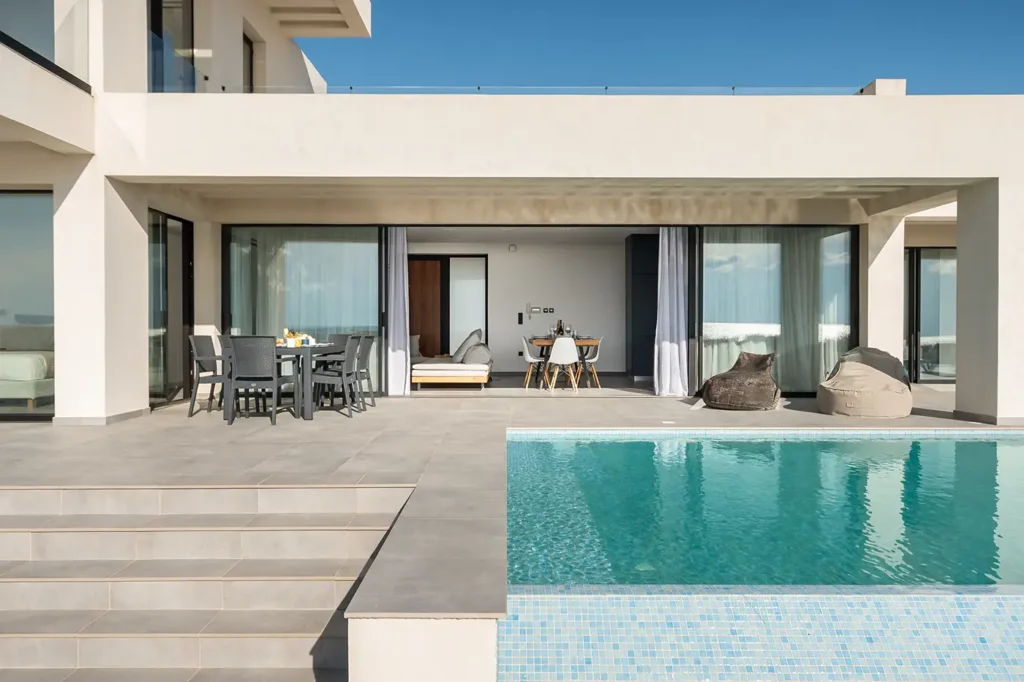 Ground floor apartment with private pool
